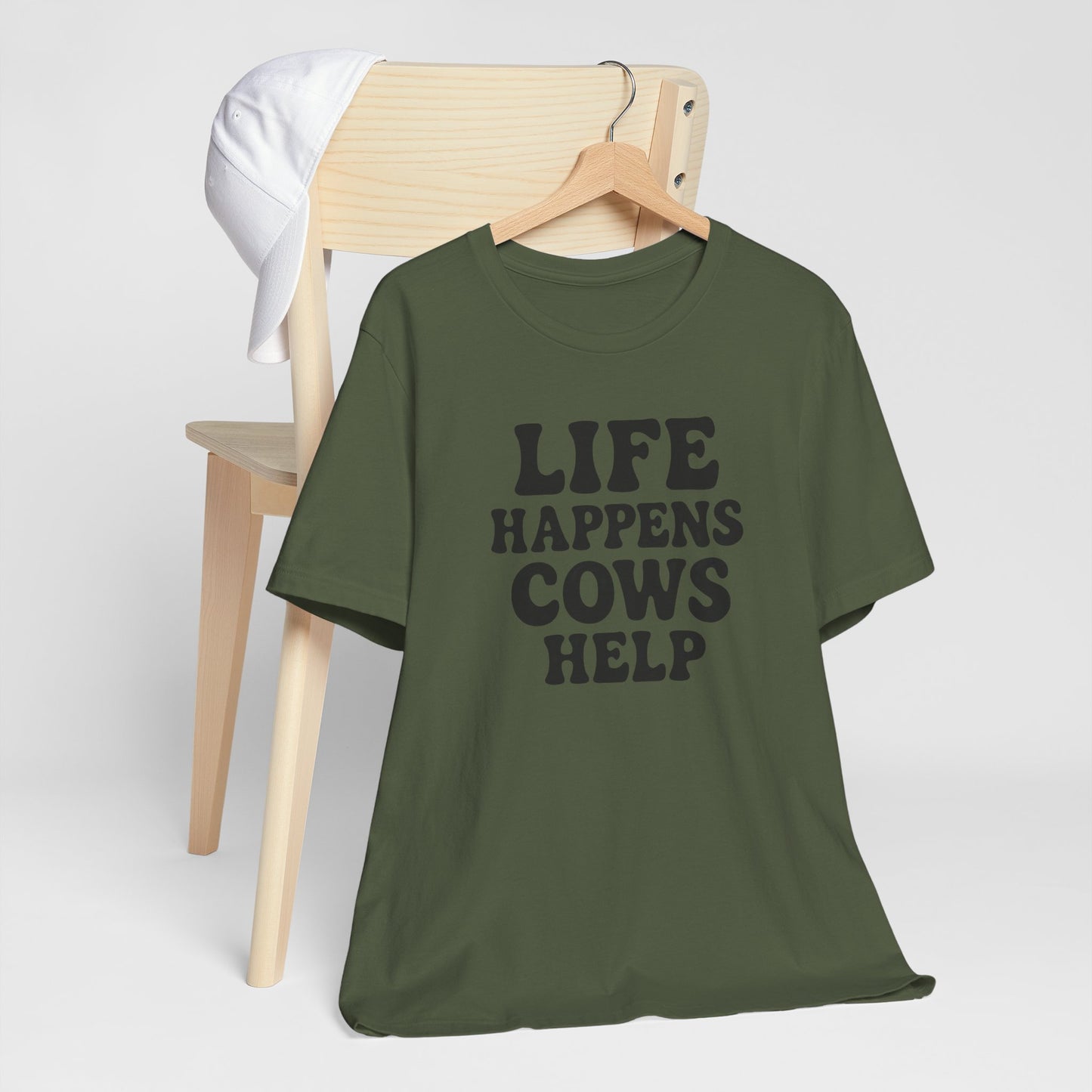Funny Cow-Themed Tee: "Life Happens, Cows Help" - Perfect for Farm Lovers, Birthdays, and Casual Outings
