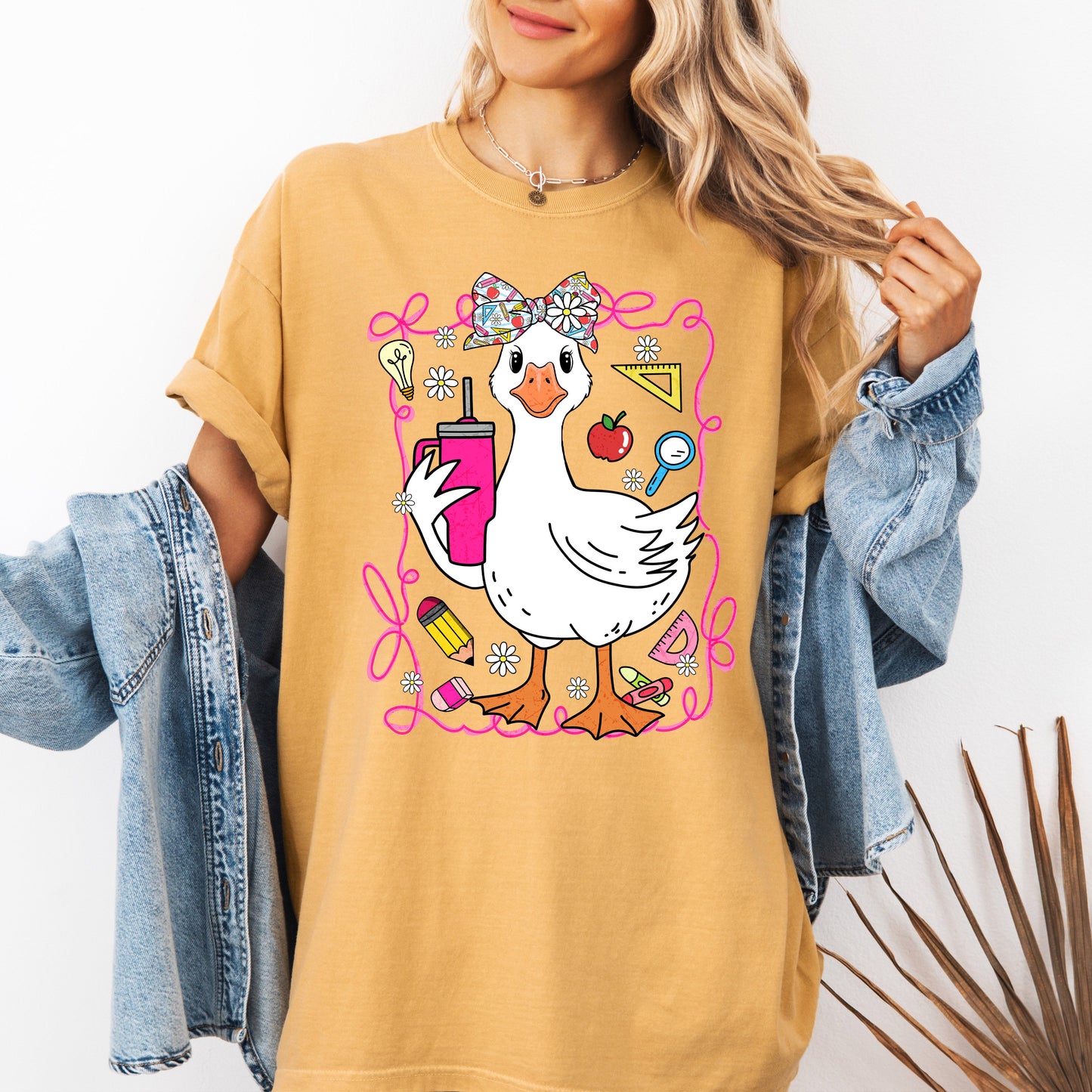 Teacher Goose, Funny, Coffee, First Day of School, Cute, Teacher Appreciation, Coquette, Comfort Colors T-Shirt