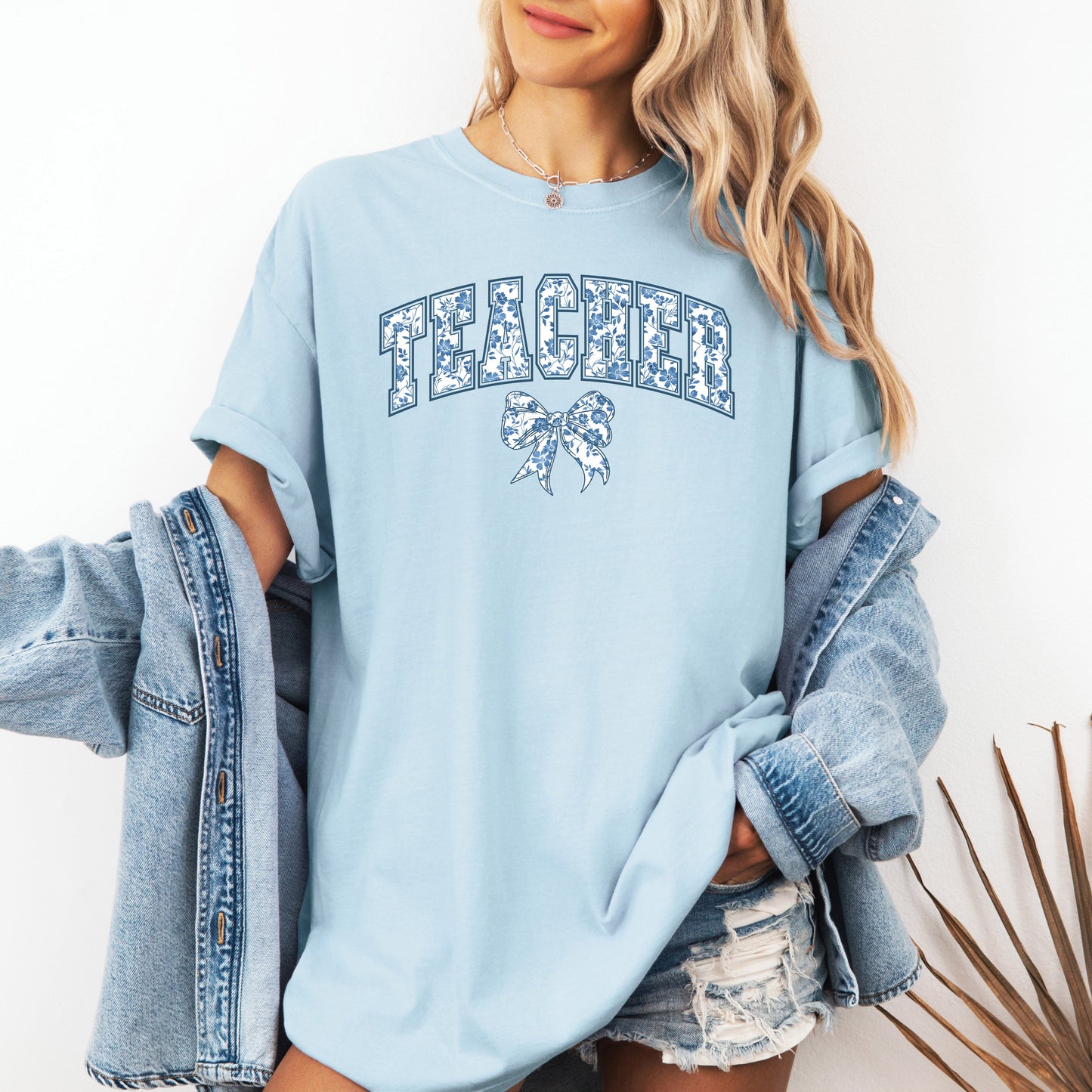 Teacher, Bow, Blue Floral, First Day of School, Cute, Teacher Appreciation, Coquette, Comfort Colors T-Shirt