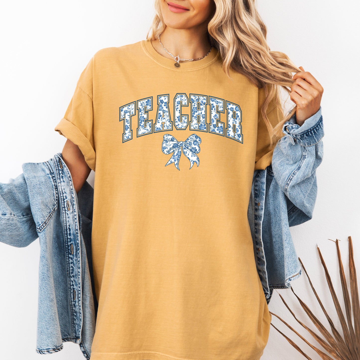 Teacher, Bow, Blue Floral, First Day of School, Cute, Teacher Appreciation, Coquette, Comfort Colors T-Shirt