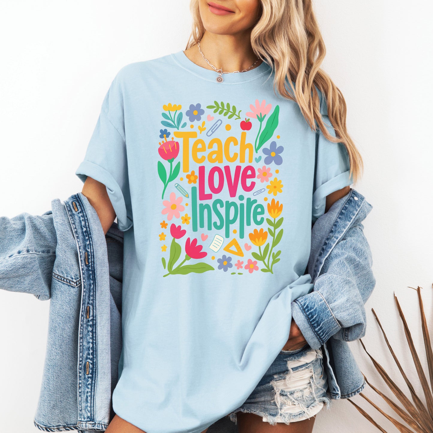 Teach Love Inspire, Floral, Boho, Retro, First Day of School, Cute, Teacher Appreciation, Coquette, Comfort Colors T-Shirt