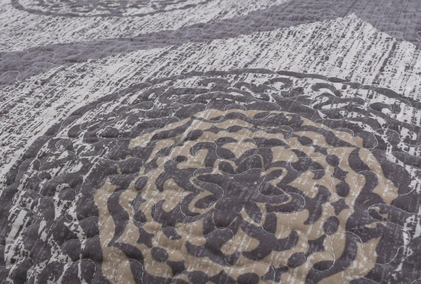 DaDa Bedding Rustic Grey Mosaic Distressed Medallion Reversible Quilted Bedspread Set (SD16299)