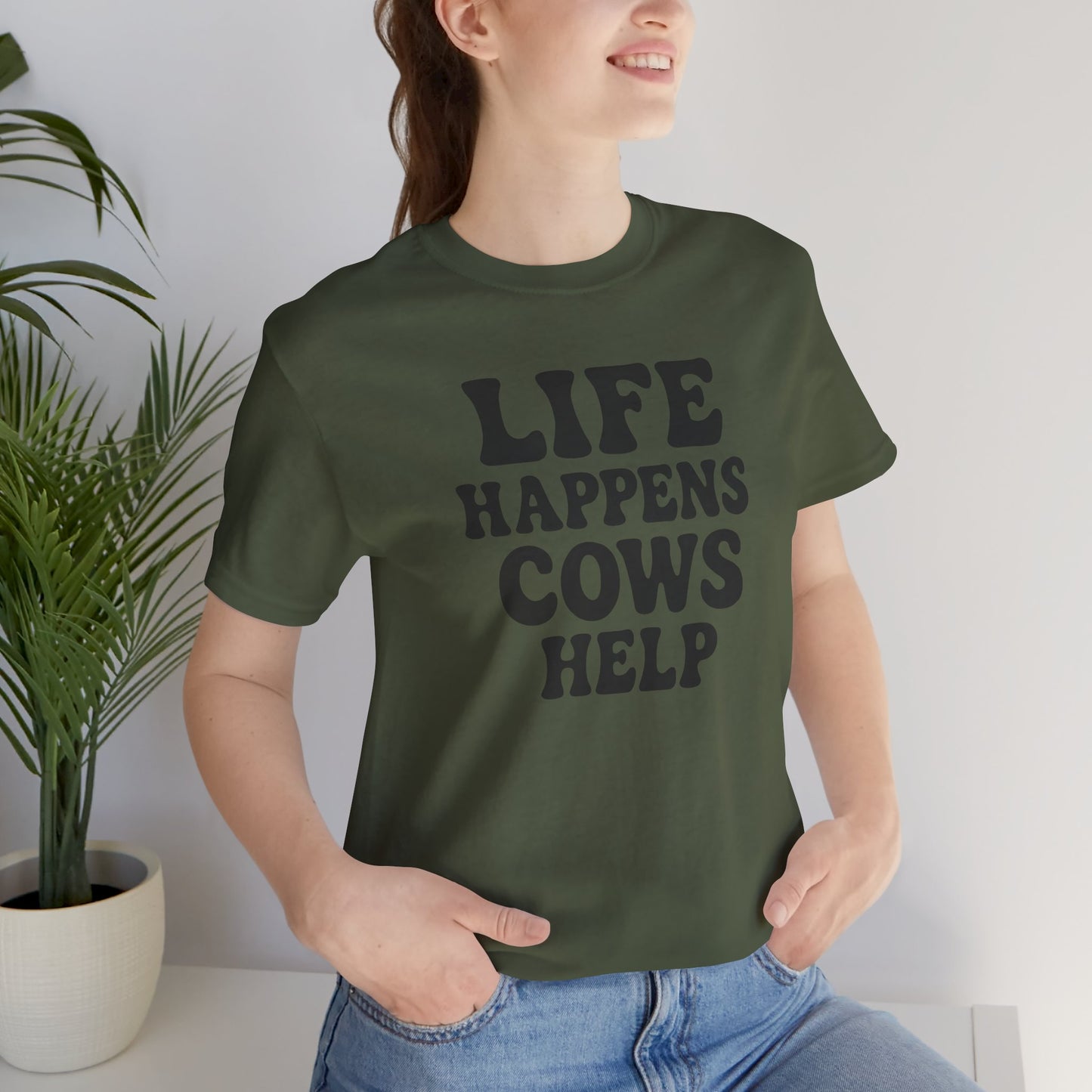 Funny Cow-Themed Tee: "Life Happens, Cows Help" - Perfect for Farm Lovers, Birthdays, and Casual Outings