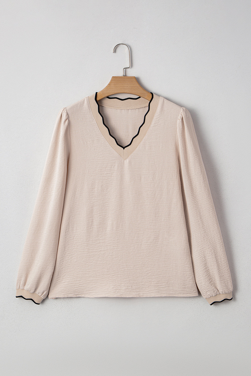 Contrast Trim Scallop V-Neck Long Sleeve Blouse