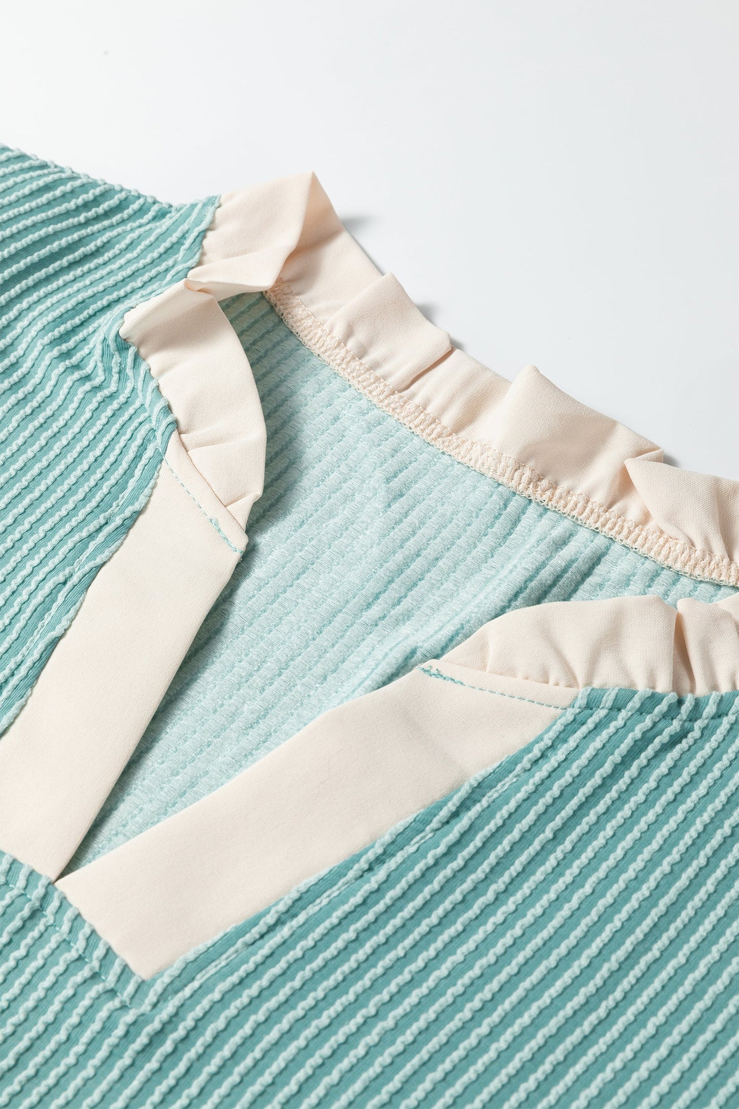 Plus Size Colorblock Corded Knit Ruffle Sleeve Blouse