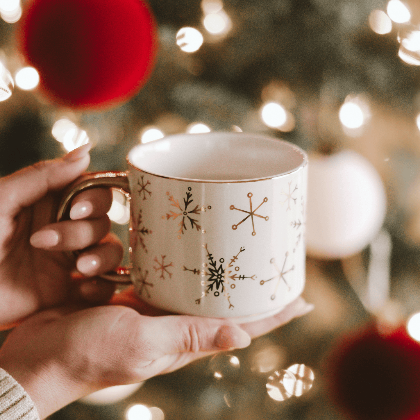 Gold Snowflakes 14oz. Gold Handle Coffee Mug