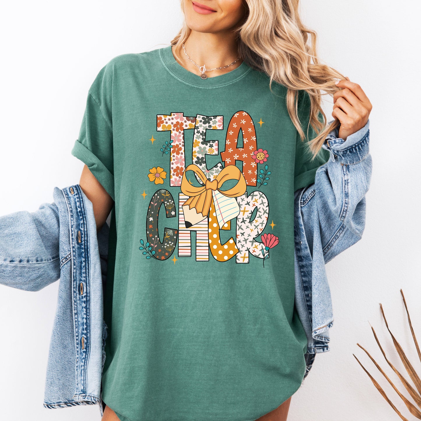 Teacher, Retro, Bow, Back to School, First Day of School, Cute, Teacher Appreciation, Coquette, Comfort Colors T-Shirt