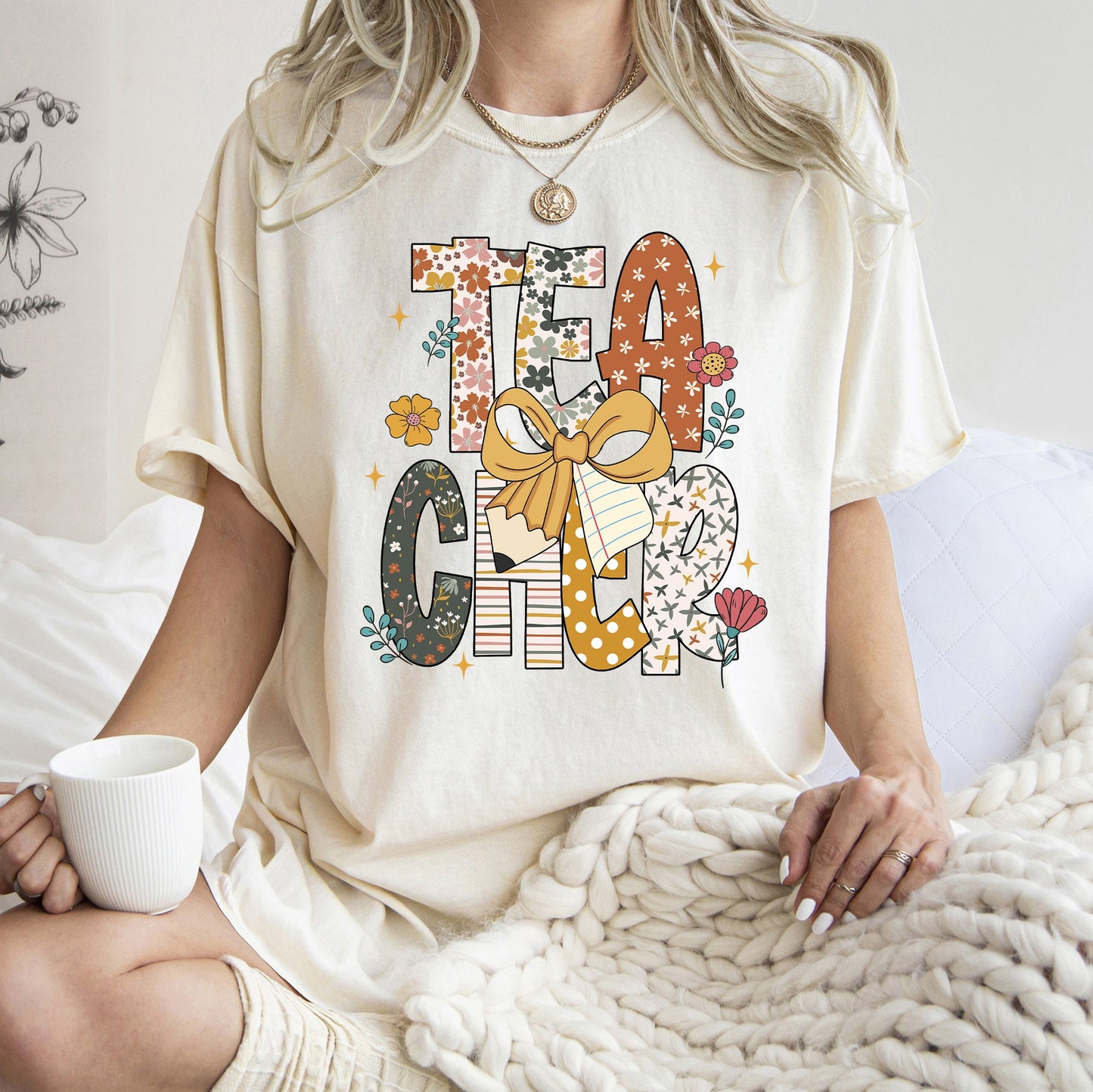 Teacher, Retro, Bow, Back to School, First Day of School, Cute, Teacher Appreciation, Coquette, Comfort Colors T-Shirt