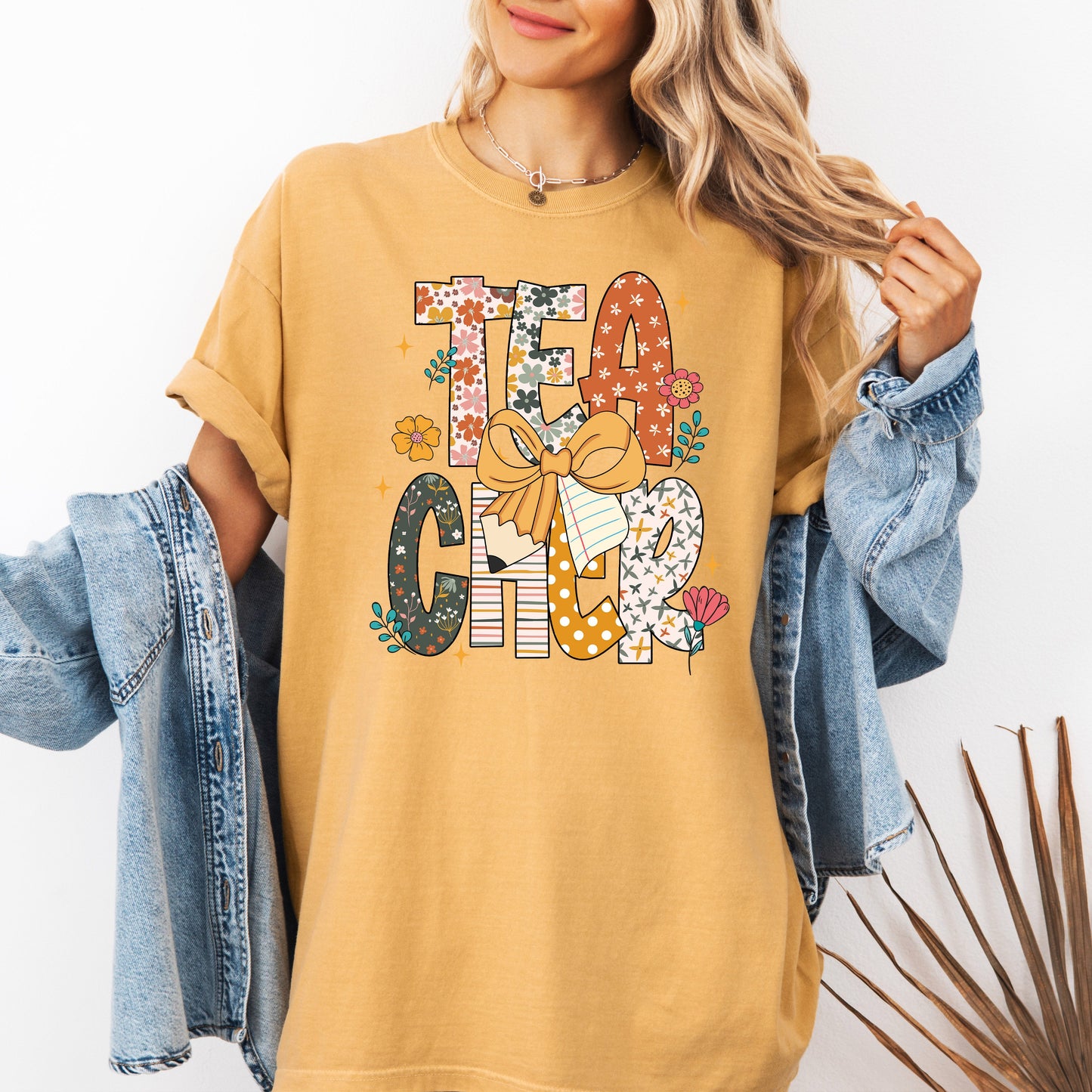 Teacher, Retro, Bow, Back to School, First Day of School, Cute, Teacher Appreciation, Coquette, Comfort Colors T-Shirt