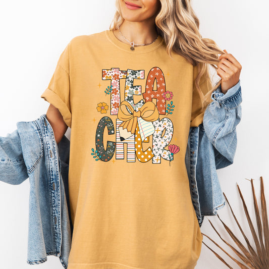 Teacher, Retro, Bow, Back to School, First Day of School, Cute, Teacher Appreciation, Coquette, Comfort Colors T-Shirt