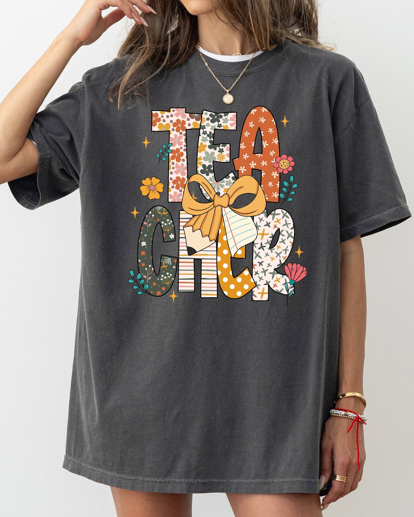 Teacher, Retro, Bow, Back to School, First Day of School, Cute, Teacher Appreciation, Coquette, Comfort Colors T-Shirt