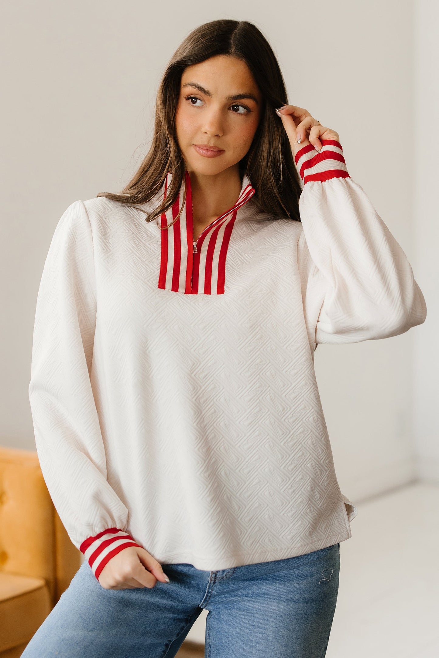 Contrast Stripe Zipped Collar Knit Pullover Top